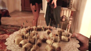 Gjengbang, dobbel penetrasjon &#8211; BDSM fetisjvideo av Jodi Taylor, Nikki Hunter, Melody Jordan, Maia Davis og Alice Frost som blir analknullet av Filthy Rich, Evan Stone og Ike Diezel