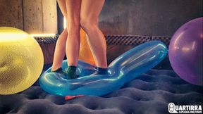 Q1062 Balloons vs latex feet - 480p