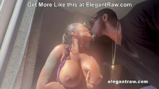 Monica Santhiago, wanita Latin bertitit besar, memberikan oral seks yang jorok sebelum menerima penis besar Rome Major jauh ke dalam anusnya (POV).