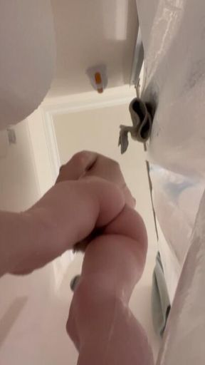 giantess in the shower 👀