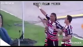 Santinha roludo fudendo leoa gostosa