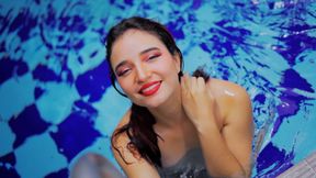 POOL SHOW NAKED