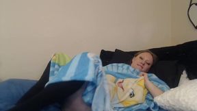 Masturbating Under a Blankie!!