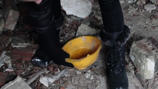 Viktoria Goo - Urbex Pissing Trip - Piss in my Mouth!