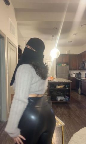 Worship my niqabi ass and stroke