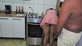 oi vizinho me ajuda enroscar a mangueira do butijao?