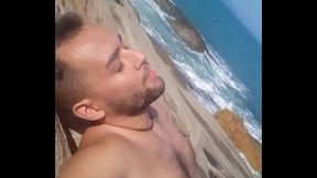 Na praia de nudismo com vontade de foder