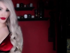 Amateur preggo hoe toys her pussy close up in fetish solo