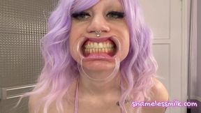 Alien Monster Dildo Licking / Sucking with Dental Gape