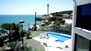 Bryan Da Ferro "xơi" cô nàng tóc vàng ngực khủng với vòng ba căng tròn ngoài trời bên hồ bơi sau màn oral sex vụng về của cô ta.