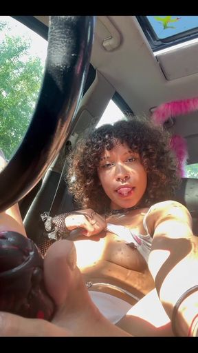 Sloppy Masturbation Session in the Car