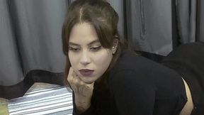 Smoking Sexy Lips Brunette Model Erika Marlboro Red 100's