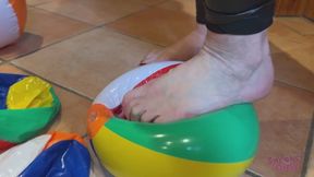 Sneaker-Girl Akira - Inflatable Beach-Balls