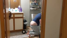 Female Plumber&#039;s Buttcrack