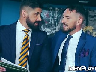 Hung Derek Allen buries his massive cock deep into broker Justin Jett