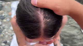 A beautiful stranger didn't refuse to walk naked, offered to fuck her on the beach | LoLitocka