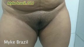 arrumei uma mulata e levi ela para minha casa agente transou muito com direito um poco de abal. ela pediu.pra me gosar na boca dela