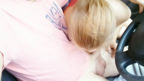 sex in the car in public with voyeurs, I show my pussy tits and suck the driver&#039;s penis