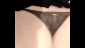 Cdzinha Natticd brinca com dedinho no rabinho