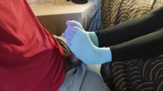 Stepsister give me a sockjob/footjob, I cum on her socks !