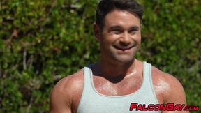 Beau Butler and Sean Xavier heat up with an outdoor flip fuck