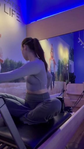 1 minute Pilates video