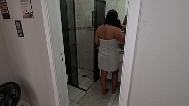 Histórias de uma Ninfomaníaca - Suando o shorts no parque escorrendo mel da bucetinha