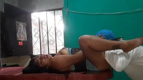 el vendedor del gas me dio un rico oral que me iso acabar en su boca