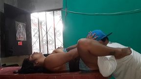 el vendedor del gas me dio un rico oral que me iso acabar en su boca