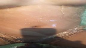 por eso me encanta venir al jacuzzi de mi vecino cuando mi esposo se va a trabajar ..
