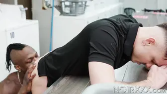 Muscular Harrison Feels breeds Enzo Muller with deep bareback anal creampie