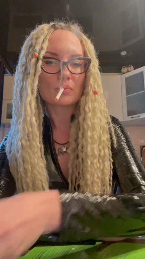 Smoking fetish , smoking hot 😅