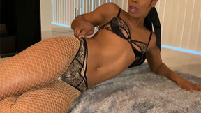 After ebony COUGAR sexy girl made shake she played with her wet muff