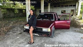 319 - Lisa inspecting old DX