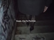 Giovane italiana si masturba in un parco pubblico