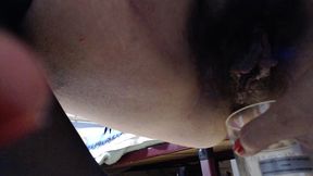 gros plan sur ma chatte poilue. tu rafoles de mes grosses levres. j ́urine dans...