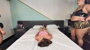 Double Facessiting with a 217 kg tower By Pri Melancia, Ariel and Sabrina Cam Babi