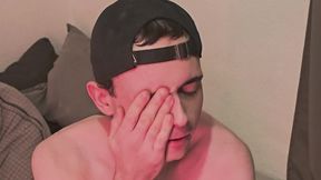 Twink Shoots a Huge Load on His Face!