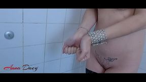 Vid&eacute_o &agrave_ la demande d'_un fan douche glac&eacute_e en lingerie