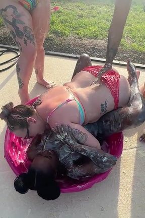 Creamy Custard Playtime: Savanna, Giana, Bleu &amp; Livie Get Messy