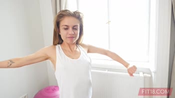 Bonnie Dolce's Gym Anal Creampie: Petite Fit Babe Serves Up 60FPS HD POV