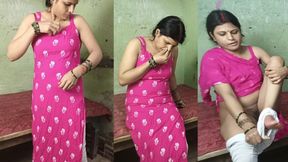 Hot desi girl fucks with her brother in law in alone room when no one is home.