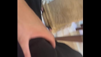 Esposa masturbando assistindo pornografia no sof&aacute_