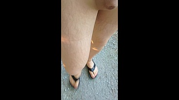 Spaziergang in Strumpfhose zum Kanal