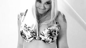 ”Naughty pornstar Leya Falcon enjoy & plays with her dildos solo”