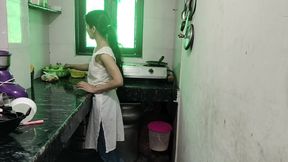 Step sister ko kitchen me pel kar bhag gya