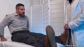 MyFriendsFeet: Chris Rockway licks and worships his muscular patient Rileys bare feet