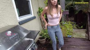 lola leda amatuer peeing her tight jeggings while smoking