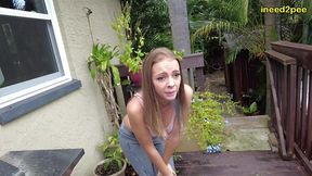 lola leda amatuer peeing her tight jeggings while smoking