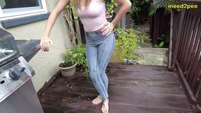 lola leda amatuer peeing her tight jeggings while smoking